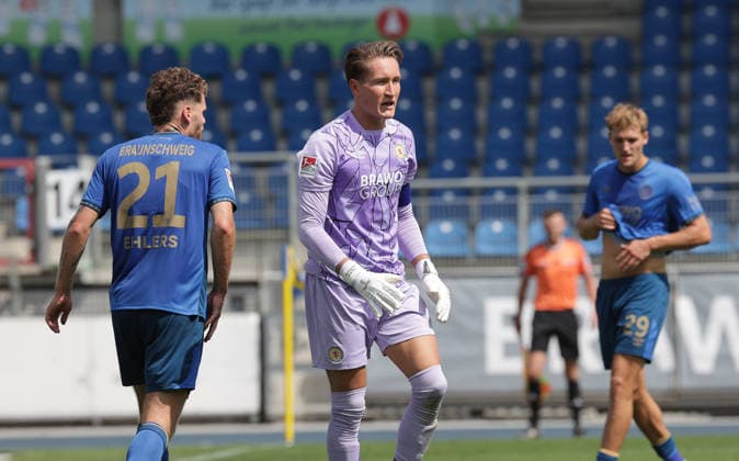 Kevin Ehlers (Eintracht Braunschweig), Torhueter Ron Thorben Hoffmann (Eintracht Braunschweig), Lukas Frenkert (Eintracht Braunschweig) Fussball, Herren, Saison 2026 2027 2.BL, Eintracht Stadion, Eintracht Braunschweig gegen RAAL La Louviere, Saisonvorbereitung, Testspiel, 0-0 DFL REGULATIONS PROHIBIT ANY USE OF PHOTOGRAPHS AS IMAGE SEQUENCES AND OR QUASI-VIDEO.