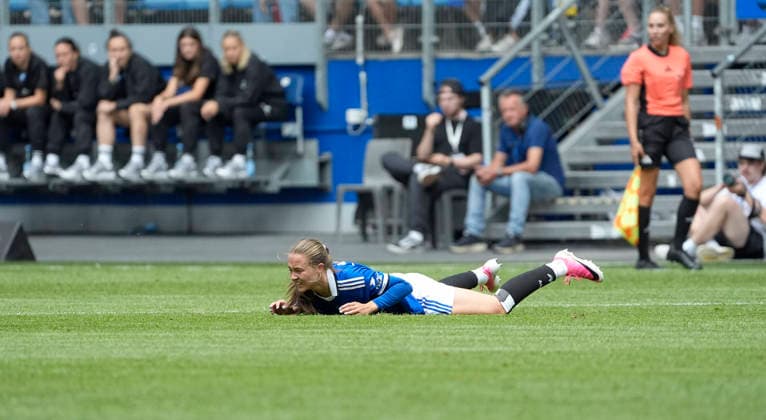 Foto : am Boden zerstört ist .... Camilla Linberg (HSV) HSV Saisoneröffnung am Sa. 01.08.2026 Fussball Testspiel der Damen Hamburger SV - FC Everton