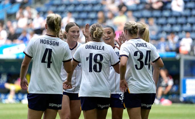 Foto : Torjubel bei den Damen des FC Everton nach dem 0-1 von Ornella VIGNOLA (18) HSV Saisoneröffnung am Sa. 01.08.2026 Fussball Testspiel der Damen Hamburger SV - FC Everton