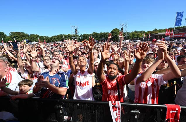 01.08.2026, xophax, Fussball 1.Bundesliga, 1.FC Koeln Saisoneröffnung beim 1.FC Köln am Rhein Energie Stadion. Hype um Said El Mala ( 1.FC Köln ) bei den Fans. Fans an der FC Bühne. Köln