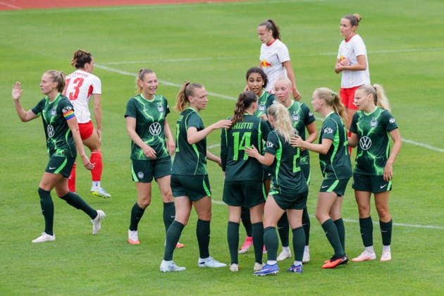 01.08.2026, xgrfx, Fussball Testspiel Frauen , RB Leipzig - VfL Wolfsburg v.l. Tor, Ella Peddemors zum 0:1 (VfL Wolfsburg) (DFL DFB REGULATIONS PROHIBIT ANY USE OF PHOTOGRAPHS as IMAGE SEQUENCES and or QUASI-VIDEO) Leipzig