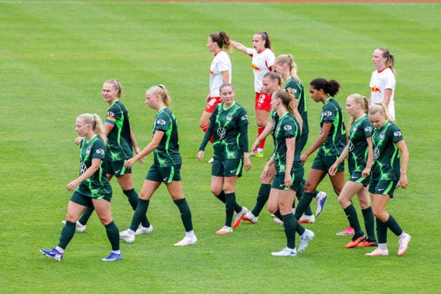 01.08.2026, xgrfx, Fussball Testspiel Frauen , RB Leipzig - VfL Wolfsburg v.l. Tor, Ella Peddemors zum 0:1 (VfL Wolfsburg) (DFL DFB REGULATIONS PROHIBIT ANY USE OF PHOTOGRAPHS as IMAGE SEQUENCES and or QUASI-VIDEO) Leipzig