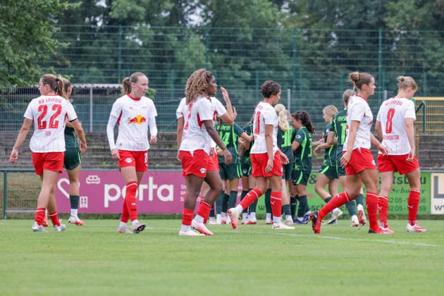 01.08.2026, xgrfx, Fussball Testspiel Frauen , RB Leipzig - VfL Wolfsburg v.l. Tor, Lou Bogaert zum 0:3 (VfL Wolfsburg) (DFL DFB REGULATIONS PROHIBIT ANY USE OF PHOTOGRAPHS as IMAGE SEQUENCES and or QUASI-VIDEO) Leipzig