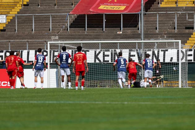 01.08.2026, GER, Fussball, Herren, Testspiel, Saison 2026 2027, KFC Uerdingen - Delay Sports Sky Vincent Tloczynski erzielt das Tor zum 0:1 Krefeld Grotenburg-Stadion Nordrhein-Westfalen Deutschland Copyright: xAdrianxSchlüterx