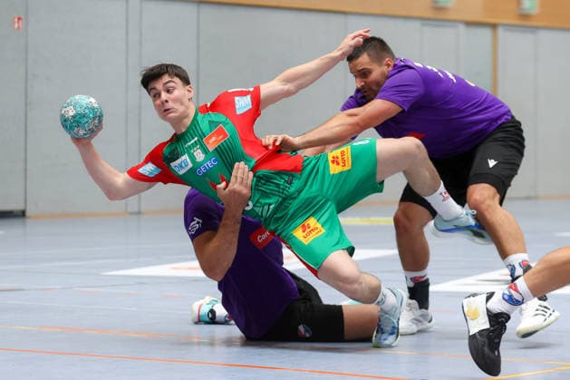 01.08.2026, xtgx, Handball - Testspiel SC Magdeburg - Corotop Gwardia Opole emspor, v.l. Tim Thielicke (Magdeburg, 8) zweikampf, Duell, Kampf, tackle Ilsenburg