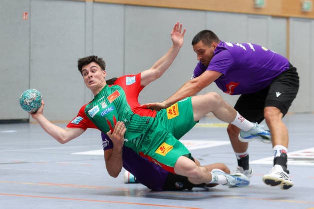01.08.2026, xtgx, Handball - Testspiel SC Magdeburg - Corotop Gwardia Opole emspor, v.l. Tim Thielicke (Magdeburg, 8) zweikampf, Duell, Kampf, tackle Ilsenburg