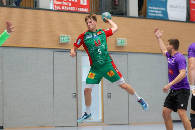 01.08.2026, xtgx, Handball - Testspiel SC Magdeburg - Corotop Gwardia Opole emspor, v.l. Noah Hensen (Magdeburg, 5) wirft Tor, Torschuetze, erzielt Tor, Treffer, scores the goal Ilsenburg