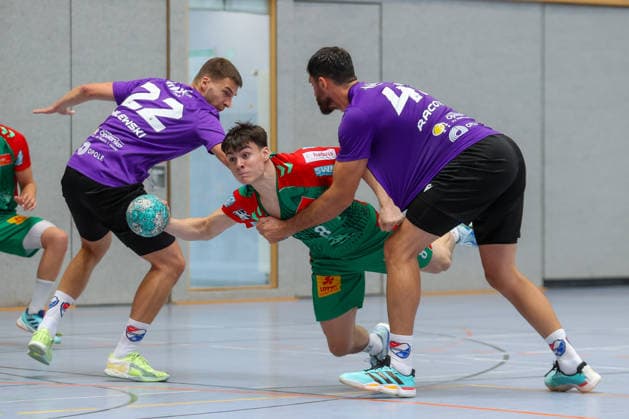 01.08.2026, xtgx, Handball - Testspiel SC Magdeburg - Corotop Gwardia Opole emspor, v.l. Tim Thielicke (Magdeburg, 8) Zweikampf, Duell, Kampf, tackle Ilsenburg