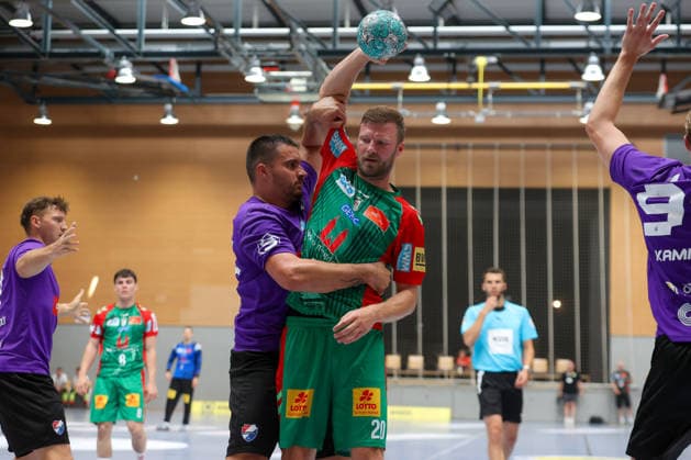 01.08.2026, xtgx, Handball - Testspiel SC Magdeburg - Corotop Gwardia Opole emspor, v.l. Philipp Weber (Magdeburg, 20) Zweikampf, Duell, Kampf, tackle Ilsenburg