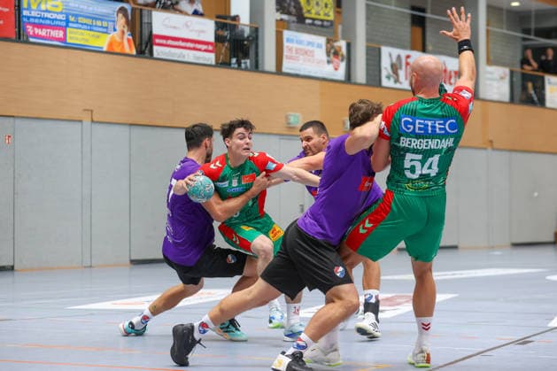 01.08.2026, xtgx, Handball - Testspiel SC Magdeburg - Corotop Gwardia Opole emspor, v.l. Tim Thielicke (Magdeburg, 8) zweikampf, Duell, Kampf, tackle Ilsenburg