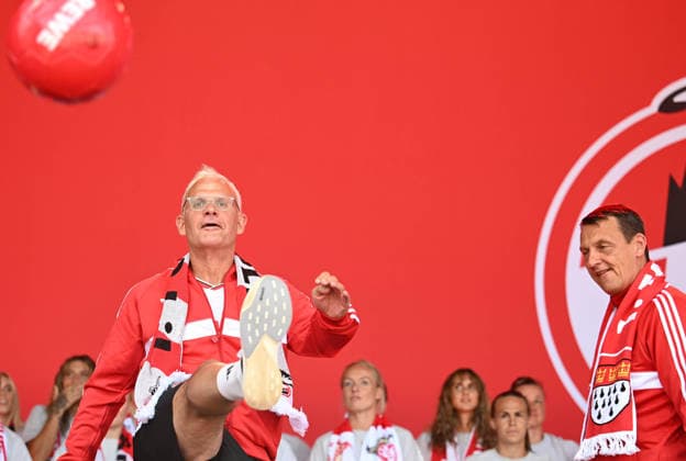 01.08.2026, xophax, Fussball 1.Bundesliga, 1.FC Koeln Saisoneröffnung beim 1.FC Köln am Rhein Energie Stadion. Mannschaft wird den Fans vorgestellt. Vorstand Jörg Alvermann und Ulf Sobel , rechts ( 1.FC Köln ). Köln