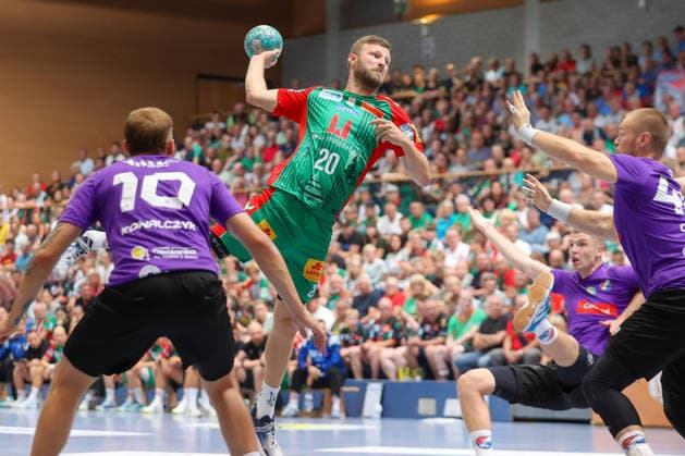 01.08.2026, xtgx, Handball - Testspiel SC Magdeburg - Corotop Gwardia Opole emspor, v.l. Philipp Weber (Magdeburg, 20) wirft Tor, Torschuetze, erzielt Tor, Treffer, scores the goal Ilsenburg