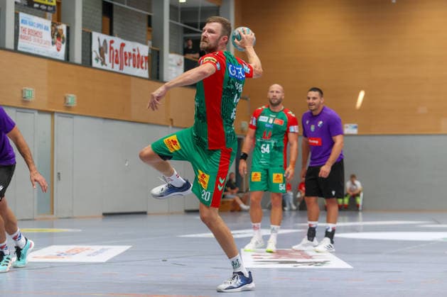 01.08.2026, xtgx, Handball - Testspiel SC Magdeburg - Corotop Gwardia Opole emspor, v.l. Philipp Weber (Magdeburg, 20) beim Siebenmeter Ilsenburg