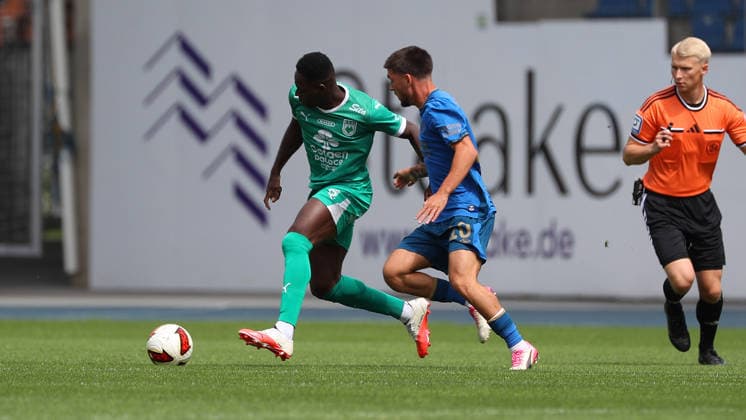Eintracht vs. RAAL La Louviere, Testspiel Braunschweig, 01.08.2026, Fußball, Herren, Saison 2026 2027, Testspiel, Eintracht Braunschweig vs. RAAL La Louviere: Isnaila Coulibaly (La Louviere), Samuele di Benedetto (Eintracht Braunschweig) Deutschland