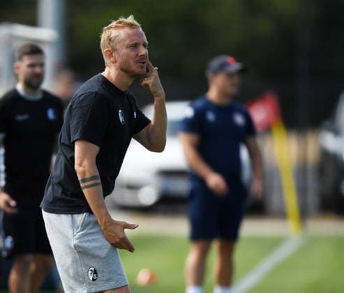 01.08.2026, xophax, Fussball , DFB - Pokal U19 , A- Junioren , A- Jugend . 1 Runde. Fortuna Köln gegen SC Freiburg. Trainer Julian Wiedensohler ( SC Freiburg ) Köln