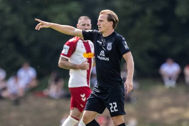 SSV Jahn Regensburg vs. SSV Ulm 1846 Fußball, Fussball, Testspiel, Trainingsplatz Regensburg 01.08.26 Emanuel Taffertshofer (SSV Ulm 1846 Fußball, 22) SSV Jahn Regensburg vs. SSV Ulm 1846 Fußball, Fussball, Testspiel, Trainingsplatz Regensburg 01.08.26 Foto: Lucca Fundel Regensburg Trainingsplatz Bayern Deutschland