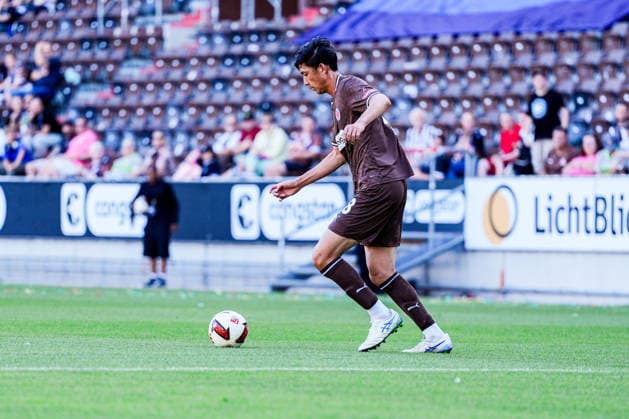 Deutschland: Fußball 2. Bundesliga 2026 27, Vorbereitungsspiel FC St. Pauli vs Deportivo de A Coruna Millerntor-Stadion (Hamburg): Taichi Hara (FC St. Pauli, 18), Freisteller Copyright: xStefanxTrochax
