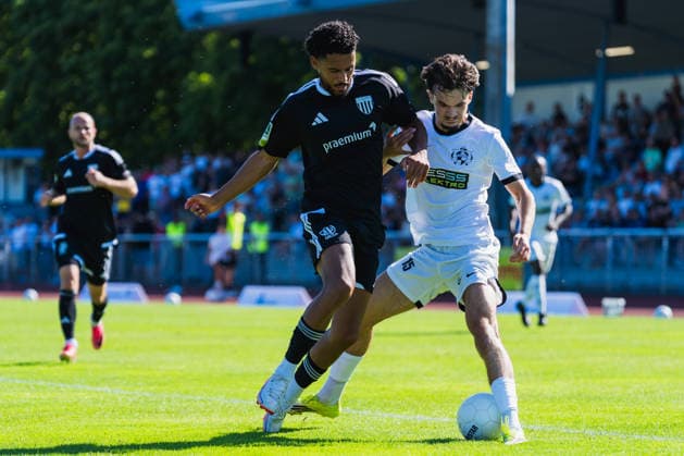 Elano Yegen (1. FC Bocholt, 03) im Zweikampf um den Ball mit Armin Deljkovic (VFB Hilden, 15) VFB Hilden vs. 1. FC Bocholt, Fussball, Regionalliga-West, 01.Spieltag, Saison 2026 27, 01.08.2026, VFB Hilden vs. 1. FC Bocholt, Fussball, Regionalliga-West, 01.Spieltag, Saison 2026 27, 01.08.2026 Hilden Copyright: xEibner-Pressefoto LukasxBaldygax EP_LBA