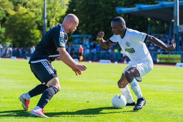 Patrick Kurzen (1. FC Bocholt, 07) stellt Mohamed Cisse (VFB Hilden, 13) mit dem Ball, Zweikampf VFB Hilden vs. 1. FC Bocholt, Fussball, Regionalliga-West, 01.Spieltag, Saison 2026 27, 01.08.2026, VFB Hilden vs. 1. FC Bocholt, Fussball, Regionalliga-West, 01.Spieltag, Saison 2026 27, 01.08.2026 Hilden Copyright: xEibner-Pressefoto LukasxBaldygax EP_LBA