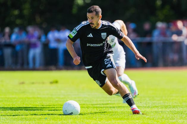 Marvin Lorch (1. FC Bocholt, 25) treibt den Ball VFB Hilden vs. 1. FC Bocholt, Fussball, Regionalliga-West, 01.Spieltag, Saison 2026 27, 01.08.2026, VFB Hilden vs. 1. FC Bocholt, Fussball, Regionalliga-West, 01.Spieltag, Saison 2026 27, 01.08.2026 Hilden Copyright: xEibner-Pressefoto LukasxBaldygax EP_LBA