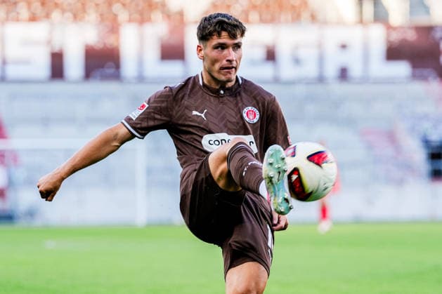 Deutschland: Fußball 2. Bundesliga 2026 27, Vorbereitungsspiel FC St. Pauli vs Deportivo de A Coruna Millerntor-Stadion (Hamburg): Arkadiusz Pyrka (FC St. Pauli, 11), Freisteller Copyright: xStefanxTrochax