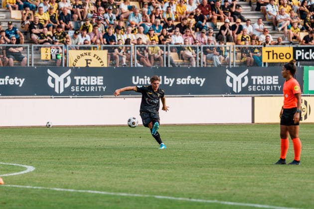 Niederlande Deutschland: Fußball Testspiel Männer 2026 - 2027 - Roda JC Kerkrade vs. Alemannia Aachen - Parkstad Limburg Stadion, Matti Wagner (Alemannia Aachen, 3) am Ball, direkter Freistoß Copyright: xThiemoxRudolphx