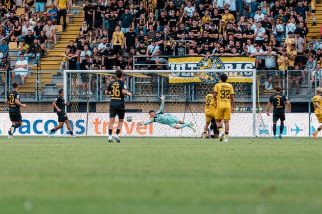 Niederlande Deutschland: Fußball Testspiel Männer 2026 - 2027 - Roda JC Kerkrade vs. Alemannia Aachen - Parkstad Limburg Stadion, Tor gegen Stefan Bajic (Alemannia Aachen, 23) Torschütze Anthony van den Hurk (Roda JC Kerkrade, 9) Copyright: xThiemoxRudolphx