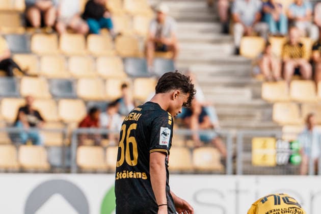 Niederlande Deutschland: Fußball Testspiel Männer 2026 - 2027 - Roda JC Kerkrade vs. Alemannia Aachen - Parkstad Limburg Stadion, Faton Ademi (Alemannia Aachen, 36) Nah, hängender Kopf, unzufrieden Copyright: xThiemoxRudolphx