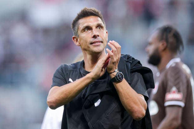 Trainer Marcel Rapp (FC St. Pauli) cheers during the pre-season friendly match between FC St. Pauli and RC Deportivo La Corunaat Millerntor Stadium on August 1, 2026 in Hamburg, Germany. (Photo by Marco Steinbrenner DeFodi Images) -