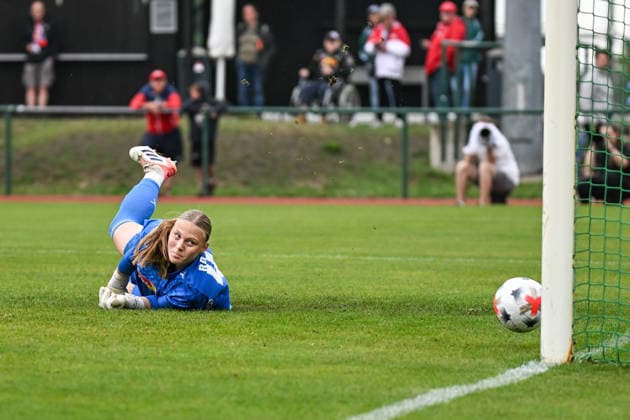 Fußball I Frauen I Saison 2026-2027 I Freundschaftsspiel I RB Leipzig - VfL Wolfsburg I 01.08.2026 Mirja Kropp (44, Rasenballsport Leipzig) verpasst den Ball Freisteller, Nahaufnahme, Porträt, Portrait, Einzelfoto, Einzelbild, Körper Markranstädt Rasenplatz, Stadion am Bad Großfeld, Am Stadtbad 30 Sachsen Deutschland Copyright: xLobeca InesxHähnelx