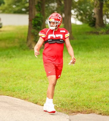 AUGUST 1, 2026: Kansas City Chiefs tight end Travis Kelce reacts to fans prior to practice at Chiefs training camp in St. Joseph, MO. CSM St. Joseph United States - ZUMAc04_ 20260801_zma_c04_058 Copyright: xRomanxPunox