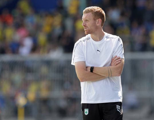 Coach Edward Still (RAAL La Louviere) Fussball, Herren, Saison 2026 2027 2.BL, Eintracht Stadion, Eintracht Braunschweig gegen RAAL La Louviere, Saisonvorbereitung, Testspiel, 0-0 DFL REGULATIONS PROHIBIT ANY USE OF PHOTOGRAPHS AS IMAGE SEQUENCES AND OR QUASI-VIDEO.