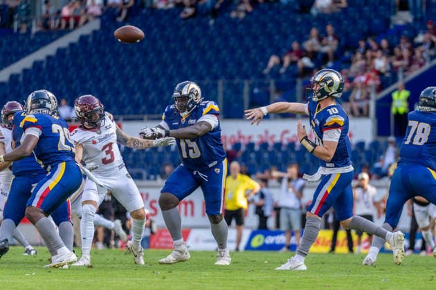 Passspiel von Seth Morgan (Alpine Rams, 10), GER Rhein Fire vs. Alpine Rams, American Football, AFLE, Saison 2026, 01.08.2026 GER Rhein Fire vs. Alpine Rams, American Football, AFLE, Saison 2026, 01.08.2026 Duisburg Copyright: xEibner-Pressefoto FabianxFriesex EP_FFE