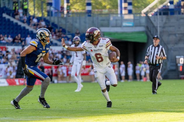 Kaylon Geiger (Rhein Fire, 06) marschiert an Matheo Diarra (Alpine Rams, 12) vorbei, GER Rhein Fire vs. Alpine Rams, American Football, AFLE, Saison 2026, 01.08.2026 GER Rhein Fire vs. Alpine Rams, American Football, AFLE, Saison 2026, 01.08.2026 Duisburg Copyright: xEibner-Pressefoto FabianxFriesex EP_FFE