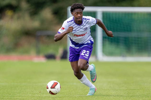 Testspiel 26 27 - VfL Osnabrück - SV Meppen am 01.08.2026 bei Blau Weiss Schinkel in Osnabrück Tony Lesueur (Osnabrueck) am Ball.