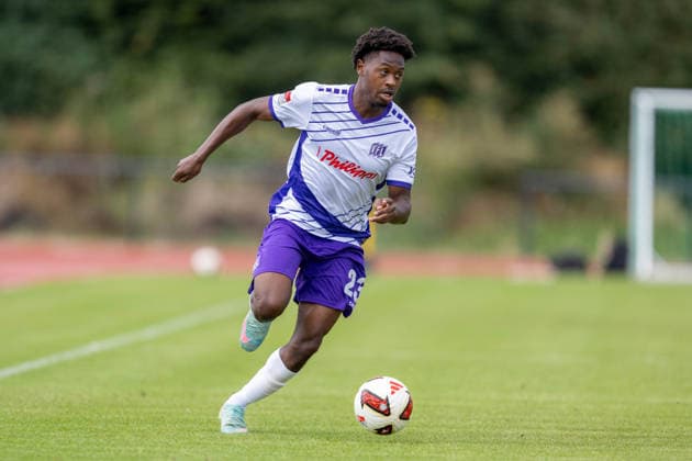 Testspiel 26 27 - VfL Osnabrück - SV Meppen am 01.08.2026 bei Blau Weiss Schinkel in Osnabrück Tony Lesueur (Osnabrueck) am Ball.