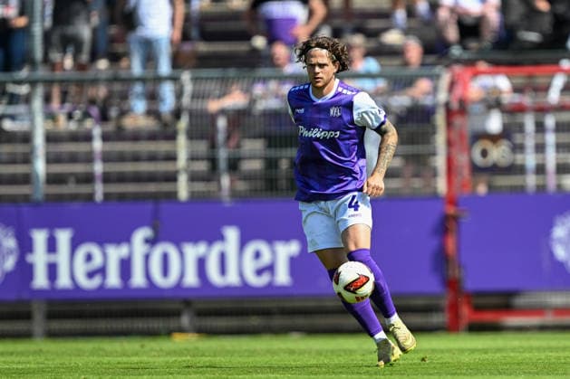 Testspiel 26 27 - VfL Osnabrück - SC Paderborn am 01.08.2026 an der Bremer Brücke in Osnabrück Abu Hanna Joel (Osnabrueck) am Ball.