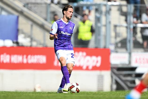 Testspiel 26 27 - VfL Osnabrück - SC Paderborn am 01.08.2026 an der Bremer Brücke in Osnabrück Jannik Müller Mueller (Osnabrueck) am Ball.