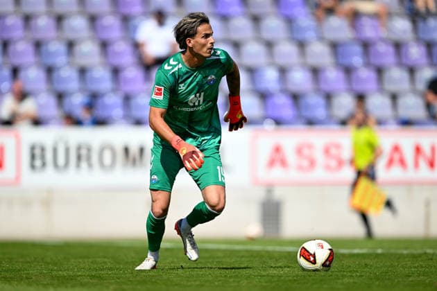 Testspiel 26 27 - VfL Osnabrück - SC Paderborn am 01.08.2026 an der Bremer Brücke in Osnabrück Torwart Nahuel Noll (Paderborn) am Ball.