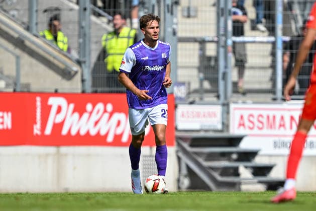 Testspiel 26 27 - VfL Osnabrück - SC Paderborn am 01.08.2026 an der Bremer Brücke in Osnabrück Robin Fabinski (Osnabrueck) am Ball.