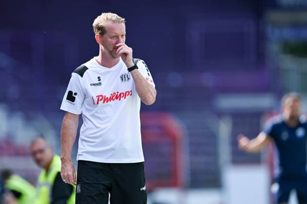 Testspiel 26 27 - VfL Osnabrück - SC Paderborn am 01.08.2026 an der Bremer Brücke in Osnabrück Trainer Timo Schultz (Osnabrueck) nachdenklich