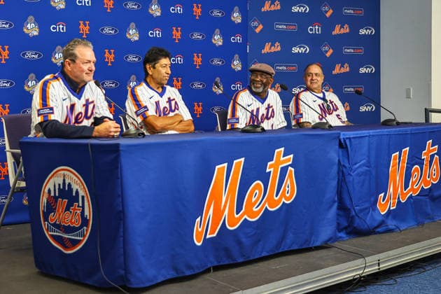 MLB, Baseball Herren, USA New York Mets press conference, PK, Pressekonferenz Members of the 1986 New York Mets, Jesse Orosco, Sid Fernandez, Mookie Wilson and Roger McDowell pose for a photo after a press conference in the Shannon Forde Press Conference Room at Citi Field in Flushing, New York, on August 1, 2026. Members of the 1986 World Series champions team are being honored before the game in a pre-game ceremony. Flushing N.Y. United States Copyright: xGordonxDonovanx originalFilename:donovan-mlbmiami260801_npUqs.jpg