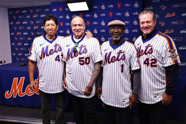 MLB, Baseball Herren, USA New York Mets press conference, PK, Pressekonferenz Members of the 1986 New York Mets, Jesse Orosco, Sid Fernandez, Mookie Wilson and Roger McDowell pose for a photo after a press conference in the Shannon Forde Press Conference Room at Citi Field in Flushing, New York, on August 1, 2026. Members of the 1986 World Series champions team are being honored before the game in a pre-game ceremony. Flushing N.Y. United States Copyright: xGordonxDonovanx originalFilename:donovan-mlbmiami260801_npaoo.jpg