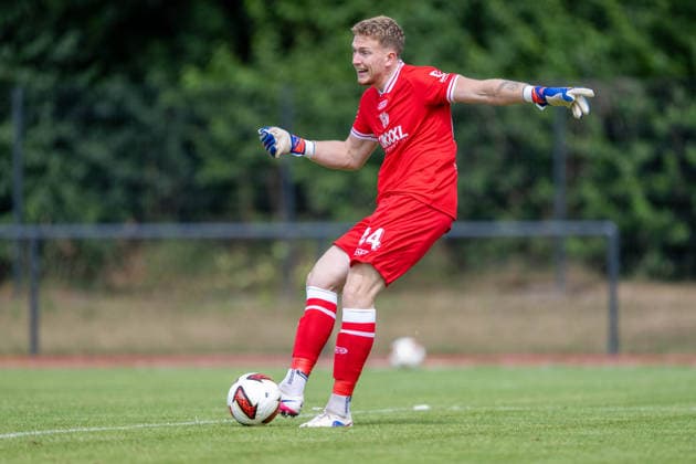 Testspiel 26 27 - VfL Osnabrück - SV Meppen am 01.08.2026 bei Blau Weiss Schinkel in Osnabrück Torwart Julius Pünt Puent (Meppen) am Ball.