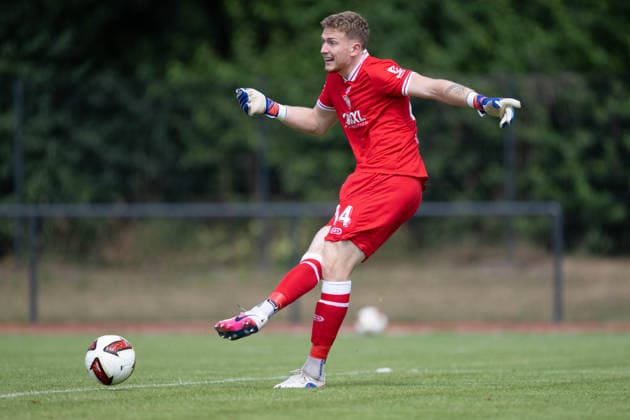Testspiel 26 27 - VfL Osnabrück - SV Meppen am 01.08.2026 bei Blau Weiss Schinkel in Osnabrück Torwart Julius Pünt Puent (Meppen) am Ball.