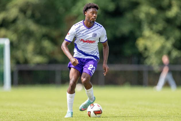 Testspiel 26 27 - VfL Osnabrück - SV Meppen am 01.08.2026 bei Blau Weiss Schinkel in Osnabrück Tony Lesueur (Osnabrueck) am Ball.