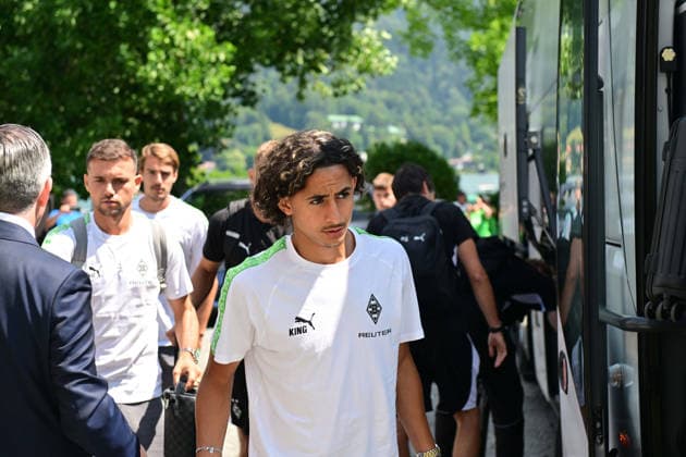 02.08.2026; Rottach-Egern; Fussball, Herren, Saison 2026 2027, Trainingslager Borussia Moenchengladbach Ankunft der Gladbacher am Mannschaftshotel; hier Wael Mohya (Gladbach) DFL regulations prohibit any use of photographs as image sequences and or quasi-video. Stadion Am Birkenmoos Bayern Deutschland