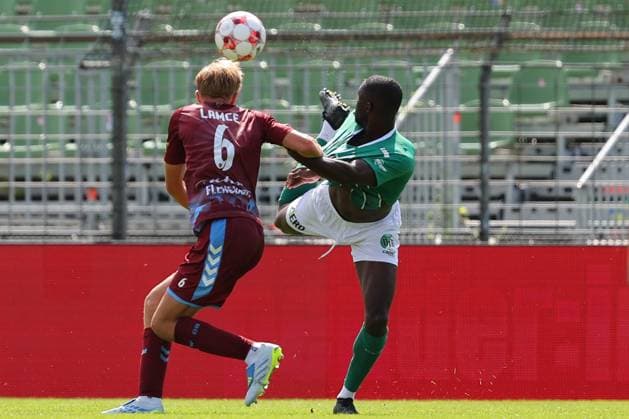 01.08.26, GER, Regionalliga Nord, Fussball, 1. Spieltag, Saison 2026 2027, Dietmar-Scholze-Stadion an der Lohmuehle, VfB Luebeck vs SC Weiche Flensburg Benjamin Lamce (SC Weiche Flensburg 08 06) im Zweikampf gegen Daouda Beleme (VfB Luebeck 21) Foto nordphoto GmbH Tauchnitz Luebeck Dietmar-Scholze-Stadion an der Lohmuehle SH Germany Copyright: xnordphotoxGmbHx xTauchnitzx