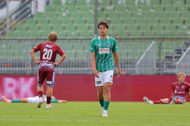 01.08.26, GER, Regionalliga Nord, Fussball, 1. Spieltag, Saison 2026 2027, Dietmar-Scholze-Stadion an der Lohmuehle, VfB Luebeck vs SC Weiche Flensburg Spielende Endstand 1:1 Mitte Lennard Heiduck (VfB Luebeck 17) hinten Samuel Hust (SC Weiche Flensburg 08 20) Foto nordphoto GmbH Tauchnitz Luebeck Dietmar-Scholze-Stadion an der Lohmuehle SH Germany Copyright: xnordphotoxGmbHx xTauchnitzx