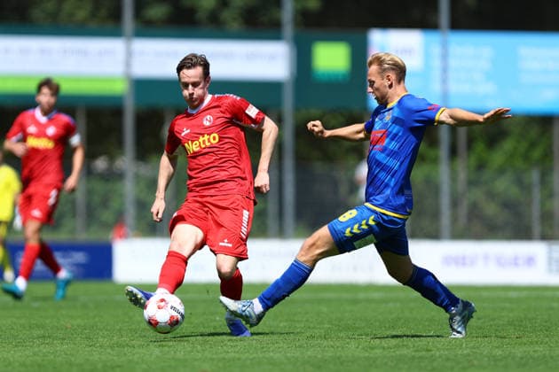 10 Jonas Behounek (FC Eintracht Norderstedt), 8 Dinand Gijsen (SV Atlas Delmenhorst) Fußball I Herren I Regionalliga Nord I Saison 2026-2027 I 1. Spieltag I FC Eintracht Norderstedt - SV Atlas Delmenhorst I 02.08.2026 I Edmund-Plambeck-Stadion
